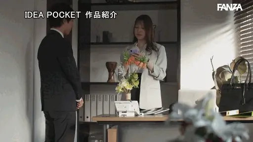 台風直撃の相部屋【ipzz00734:出張先で高嶺の花の女社長と相部屋に… 圧倒的美巨乳にフル勃起した童貞の僕を受け入れてくれた優しさに甘えて朝まで暴走むしゃぶりつき性交 ひなの花音】ひなの花音のエロいGIF画像[missav TKtube 無料エロ動画フル館]