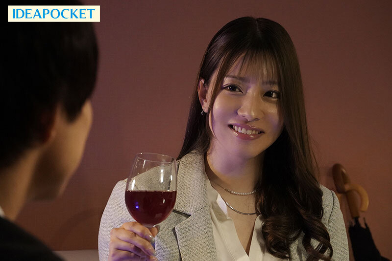 台風直撃の相部屋【ipzz00734:出張先で高嶺の花の女社長と相部屋に… 圧倒的美巨乳にフル勃起した童貞の僕を受け入れてくれた優しさに甘えて朝まで暴走むしゃぶりつき性交 ひなの花音】ひなの花音のエロい画像2[missav TKtube 無料エロ動画フル館]