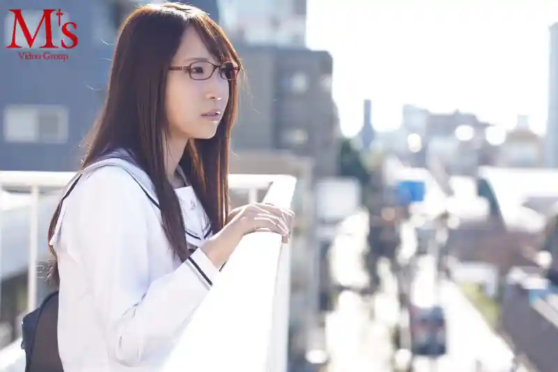 無気力美少女の覚醒【mvsd00550:どうせなら…最後に1発ヤラせてくれ！！！ 容姿端麗で成績優秀な無気力美少女に童貞キモオタ絶倫男が性欲全開たなぼた種付けピストン 五十嵐清華】五十嵐清華のエロい画像1[missav TKtube 無料エロ動画フル館]