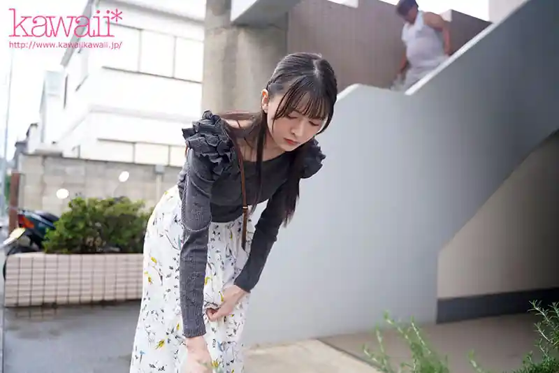 ゴミ捨て場の誘惑【pfes00122:不愛想な隣人女子大生が、廊下で無愛想にパンツを見せつけてきますが…ムラムラしてんの？ 幸村泉希】幸村泉希のエロい画像1[missav TKtube 無料エロ動画フル館]