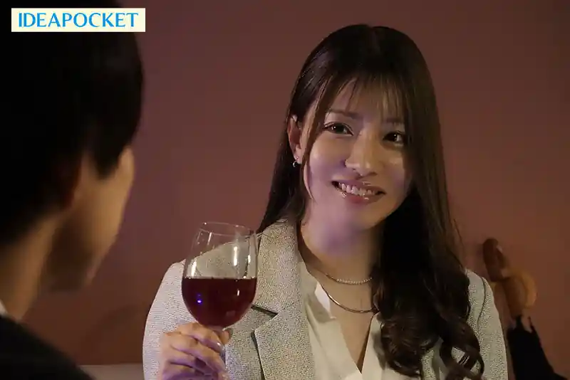 台風夜の相部屋【ipzz00734:出張先で高嶺の花の女社長と相部屋に… 圧倒的美巨乳にフル勃起した童貞の僕を受け入れてくれた優しさに甘えて朝まで暴走むしゃぶりつき性交 ひなの花音】ひなの花音のエロい画像2[missav TKtube 無料エロ動画フル館]