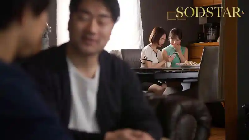 隣家のスワッピング【1start00331:スワッピング趣味の変態夫婦にNTR性癖を植えつけられる！純粋ウブな庶民妻を金持ち夫妻に貸出したことでインモラルな快楽に沼ってしまう 小湊よつ葉】小湊よつ葉 美咲かんなのエロい画像3[missav TKtube 無料エロ動画フル館]
